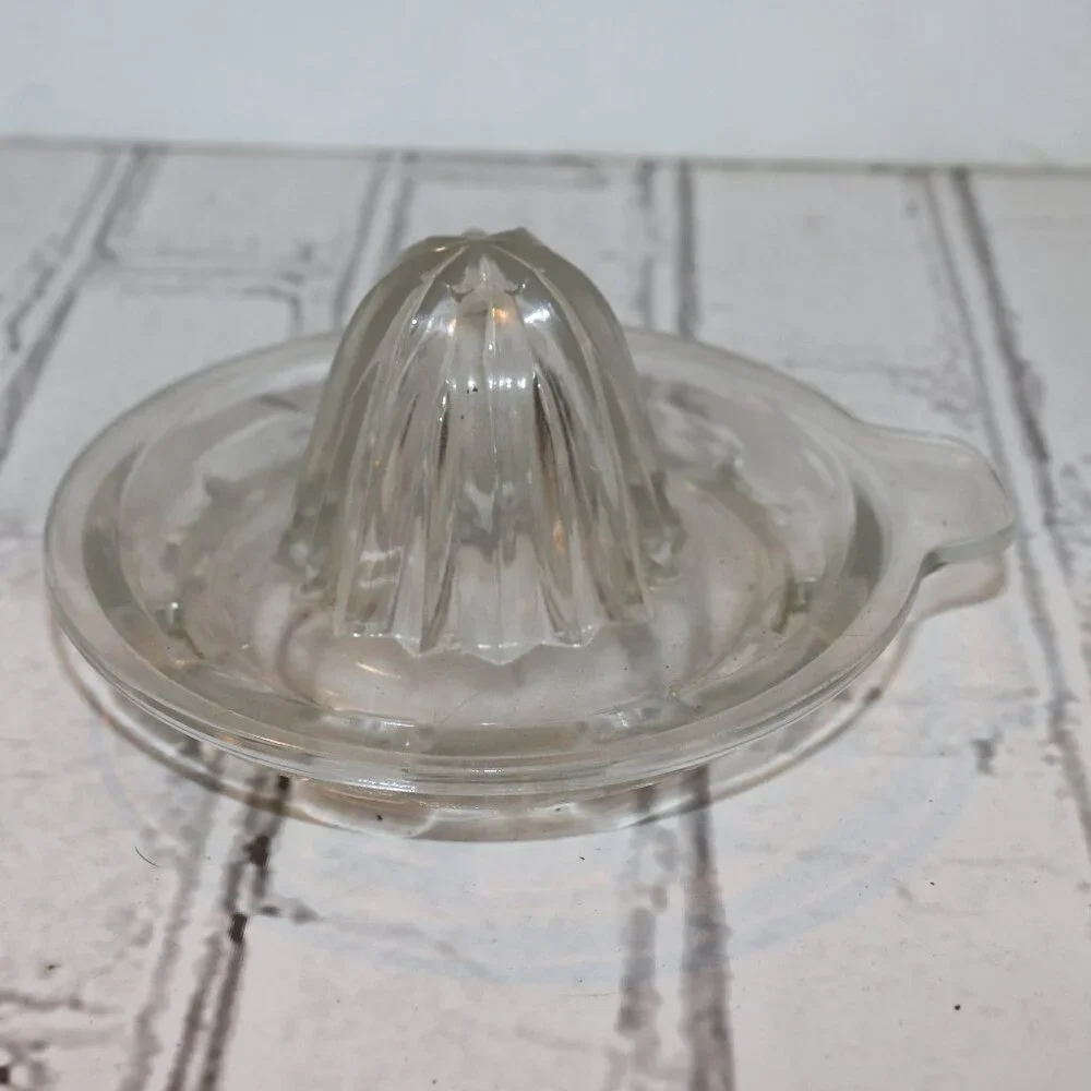 🍋 Vintage Glass Ribbed Juicer Reamer · Approx. 5